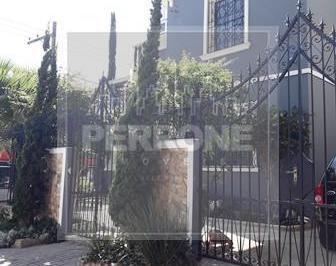 med_5f18fa01f95e4e337c080a39e6168ff5.jpg · Casa para alugar com 210m², 6 quartos e 2 vagas!!!