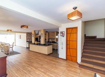 Casa · 302m² · 5 Quartos · 5 Vagas · Casa de Condomínio Fechado em São José dos Pinhais com 302m², 5 quartos ( sendo 1 suíte ) e 4 vagas