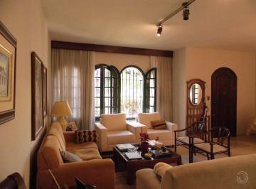 DESTAQUE · Casa de 291m² com 4 quartos sendo 1 suíte no Centro