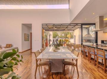 9b0fac4bae4f2d89b847ffc9bf2ee6ee59035e5e · Casa à venda com 303m² e 3  suítes  - Alphaville Nova Esplanada - Votorantim/SP