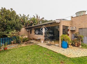 Casa · 207m² · 3 Quartos · 2 Vagas · Casa com 3 dormitórios, suite, sala ampla, copa cozinha, banheiro, lareira e churrasqueira.