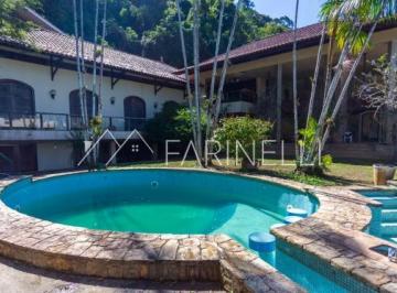 8460-20190814112436_zap.jpg · Casa duplex rodeada de verde e aos pés do cristo redentor