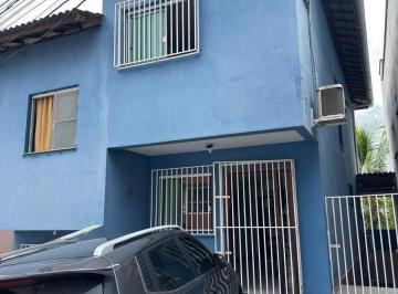 Foto 01 · Alugo casa duplex em Itapuã, 2 suítes, semi-mobiliada,  R$ 2.500,00 incluso taxas!!!!