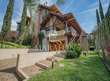 Casa · 264m² · 2 Vagas · CASA À VENDA EM GRAMADO COM TRÊS SUÍTES!