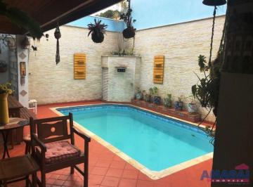 Casa · 351m² · 4 Quartos · 2 Vagas · Sobrado em Jacareí, no bairro Jardim Terras de São João, à venda.