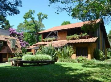 Casa · 223m² · CASA PRÓXIMO AO CENTRO DE GRAMADO