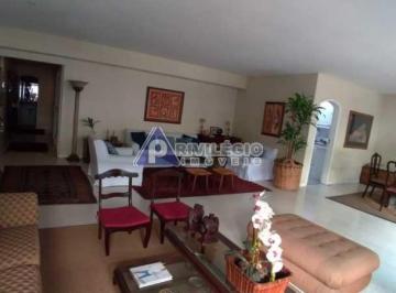 Apartamento · 250m² · 4 Quartos · 1 Vaga · Apartamento frontal, 4 quartos, 1 suíte, closet, hidromassagem, piscina, 250 mts, 1 vaga de garagem,