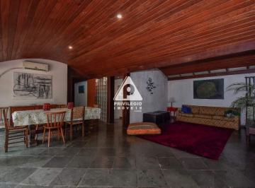 sala · Casa de rua no Cosme Velho com 7 quartos, piscina e vaga