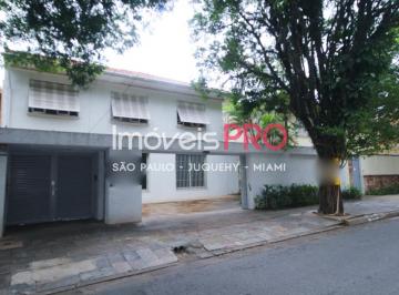 Casa · 410m² · 3 Quartos · 15 Vagas · Casa em um grande terreno, com ótimo espaço de área verde num bairro único