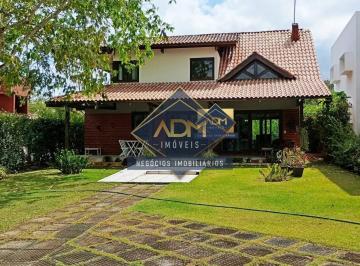 Casa · 210m² · 4 Quartos · 5 Vagas · Casa Alto Padrão para locação anual em Condomínio fechado em Gravatá