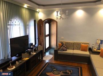 Casa · 350m² · 3 Quartos · 7 Vagas · 3 dormitórios sendo 1 suíte, 7 vagas cobertas