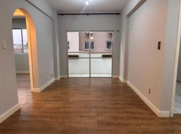 Apartamento · 60m² · 2 Quartos · 1 Vaga · Apartamento de 02 dormitórios na quadra do mar para locação anual em Balneário Camboriú