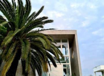 52769abedcc30809db3bb7fbb3f672b8e76155d3 · Maravilhosa Casa Moderna no Lago Azul - Vista p/ Golfe e Lago