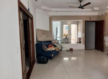 Casa · 250m² · 3 Quartos · 2 Vagas · Casa térrea com 3 dormitórios tipo apartamento com armários embutidos no Parque Residencial Lauriano