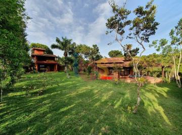 Casa · 1250m² · 2 Quartos · 3 Vagas · Terreno com 2 chalés no alto da Pitinga