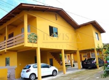 56ac9b671eefeb4e4546f7134bbbef9ee6186aee · Casa na Praia de Sambaqui em Florianópolis.