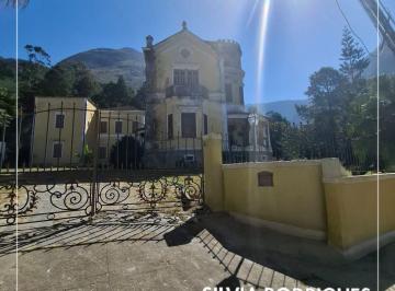 Comercial de 32 quartos, Petrópolis · Vende-se prédio em amplo terreno
