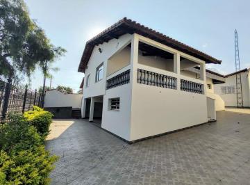 Casa · 208m² · 4 Quartos · 2 Vagas · Excelente casa do Jardim Oreana, quintal enorme e edícula com churrasqueira