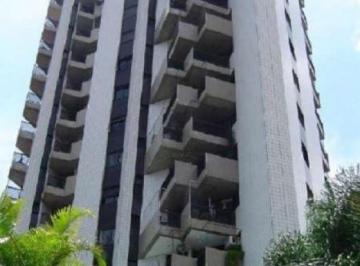 Apartamento · 200m² · 3 Quartos · 3 Vagas · Apartamento com 200m² de área útil, 3 vagas, amplo living, terraço, copa/sala de almoço, 3 suítes.
