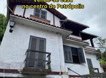 Casa de 5 quartos, Petrópolis · Vende-se ampla casa no Centro de Petrópolis.