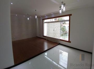 Foto 01 · Vendo casa com excelente acabamento em localização privilegiada no Morro Chic, atende bem residência