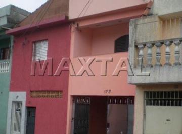 Casa · 112m² · 2 Quartos · 2 Vagas · Sobrado à venda com 2 dormitórios, sala, quintal, sacada e 2 vagas de garagem.