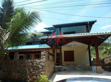 Casa · 300m² · 6 Quartos · Excelente Casa localizada no bairro Park Imperial, Caraguatatuba, com 6 dorms, sendo 3 suítes, pisci