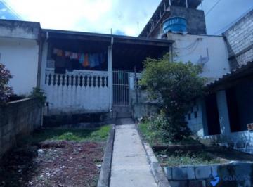 Quintal/Fachada - casa 1 · Casas e salão à venda no Jardim Bertioga em Várzea Paulista - SP