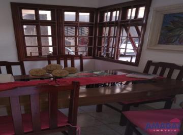 Casa · 454m² · 6 Quartos · 8 Vagas · Sobrado à Venda