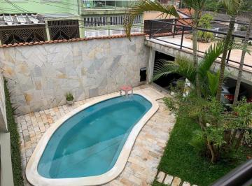 Casa · 231m² · 4 Quartos · 3 Vagas · Sobrado com 250m² com piscina localizado no Bairro Independência em São Bernardo do Campo/SP.
