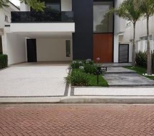 v5060a.jpg · LINDA RESIDENCIA NO CONDOMINIO LORIAN COM 4 SUITES E PISCINA