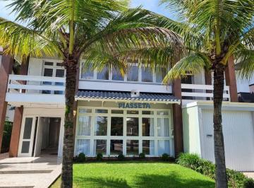 0adbd93de6eb7db803d681edc185648a19646371 · Casa reformada, mobiliada e decorada na Av Buzios com 5 suítes próximo do mar de Jurerê Internaciona