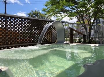 Jacuzzi · Casa com Jacuzzi Spa e Cascata em Guaratuba