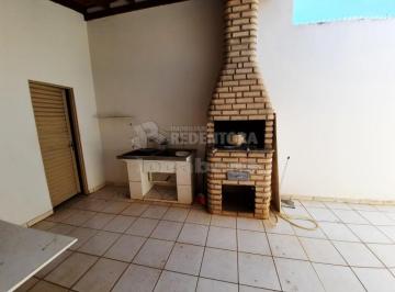 Casa · 305m² · 3 Quartos · 1 Vaga · Sobrado com 3 dormitórios, churrasqueira e 1 vaga de garagem no bairro Jardim Seyon.
