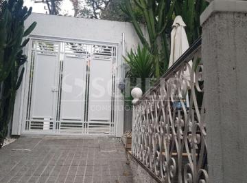 Casa · 180m² · 5 Quartos · 2 Vagas · Lindo sobrado em bairro nobre