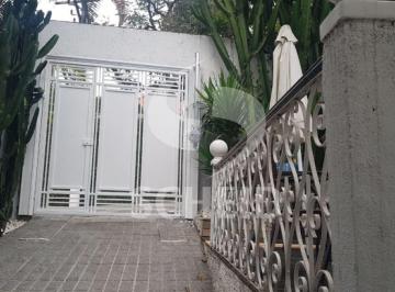 Casa · 180m² · 5 Quartos · 2 Vagas · Lindo sobrado em bairro nobre