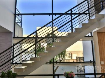 Casa · 321m² · 5 Quartos · 4 Vagas · Belíssima Casa Contemporânea e Mobiliada em Condomínio Frente Mar