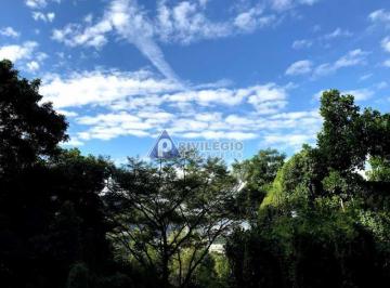 Amplo terreno no Cosme Velho · Terreno no Cosme Velho