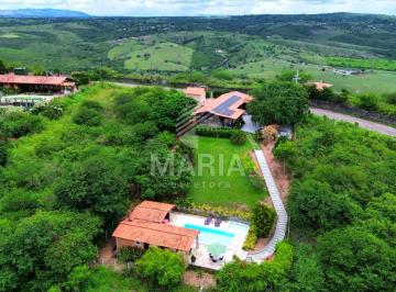 Casa de 5 quartos, Gravatá · Casa solta com 5 quartos e área de lazer completa-Gravatá/PE, com linda vista!!
