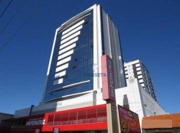a902349ab5fcd4ef5510e84d66f3c785b82d35ad · Sala comercial com vista para o mar.