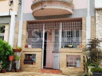 Casa · 105m² · 2 Quartos · 1 Vaga · Ótimo Sobrado reformado, com duas suítes na região da Bela Vista.