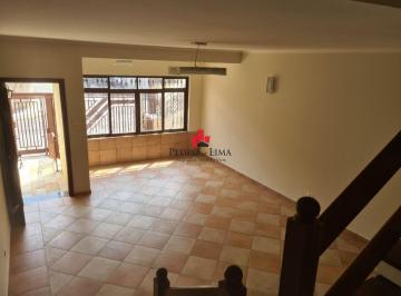 Casa · 197m² · 3 Quartos · 4 Vagas · Casa no Tatuapé com 3 quartos (1 suíte), quintal e 4 vagas de garagem