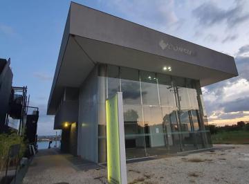 Comercial de 2 quartos, Brasília · Prédio comercial na orla do lago, ao lado da terceira ponte