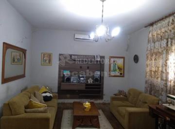 Casa · 270m² · 3 Quartos · 4 Vagas · Casa a venda localizada no Jardim Nazareth com 3 dormitórios.