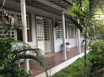 Foto 02 · Vendo Terreno 900 m², de esquina, com Casa com 400 m²,  com 5/4, 2 suítes, no miolo do Costa Azul, o