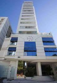Apartamento · 131m² · 3 Quartos · 2 Vagas · Apartamento mobiliado sendo 03 suítes no Centro de Balneário Camboriú