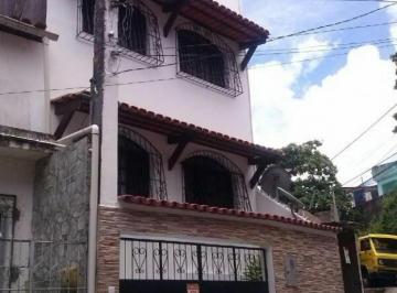 Casa · 200m² · 3 Quartos · 1 Vaga · Casa Triplex à venda em Salvador/BA