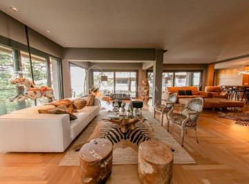 Apartamento · 362m² · 4 Quartos · 4 Vagas · APARTAMENTO LUXUOSO NO CENTRO DE GRAMADO