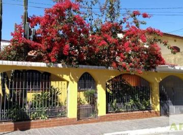 Casa · 170m² · 3 Quartos · 2 Vagas · Campo Grande Casa Totalmente Térrea isolada a 50 metros da Av Sabara