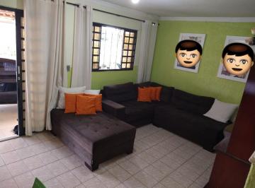Casa de 3 quartos, Taguatinga · QNL 08, 03 quartos sendo 01 suíte, laje, aceita financiamento e fgts